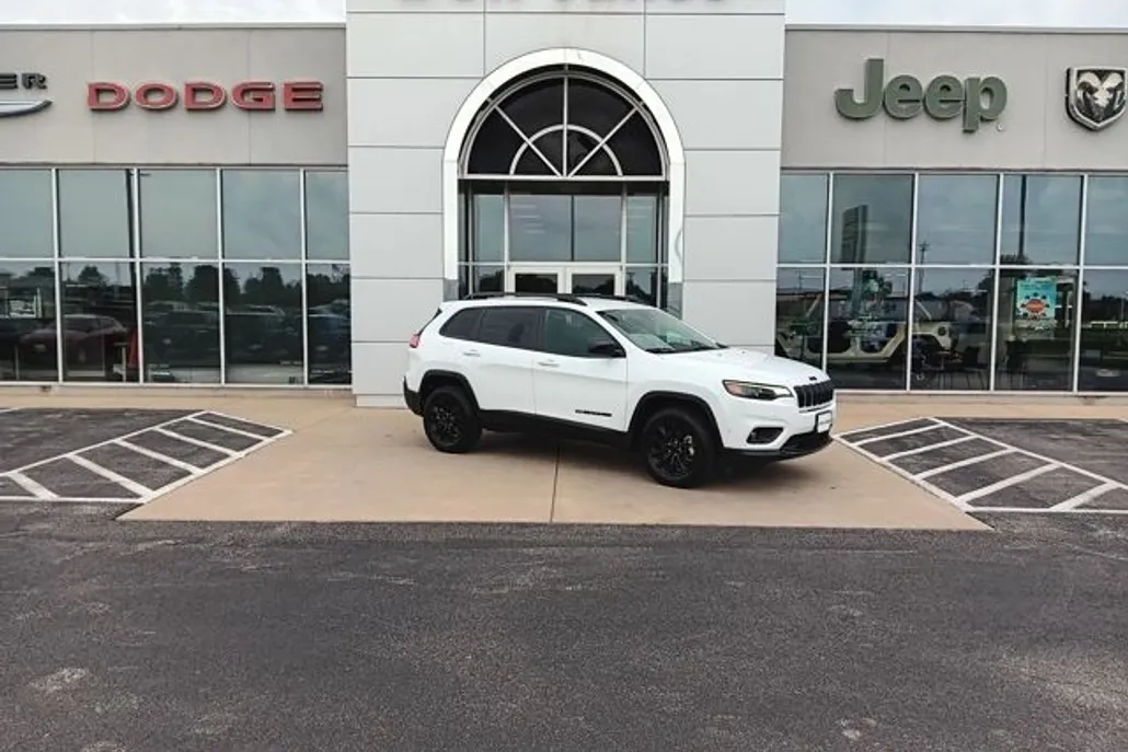 2023 Jeep Cherokee Altitude photo 1