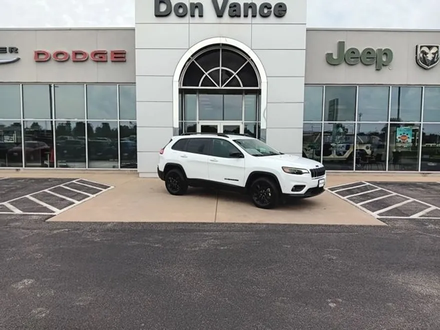 2023 Jeep Cherokee Altitude photo 1