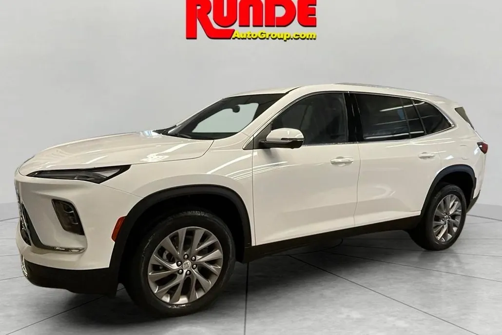 2026 Buick Enclave Preferred photo 1