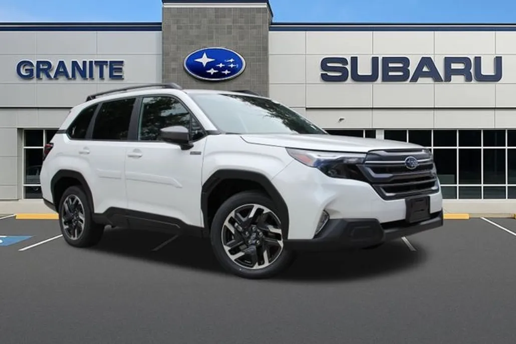 2025 Subaru Forester Premium photo 1