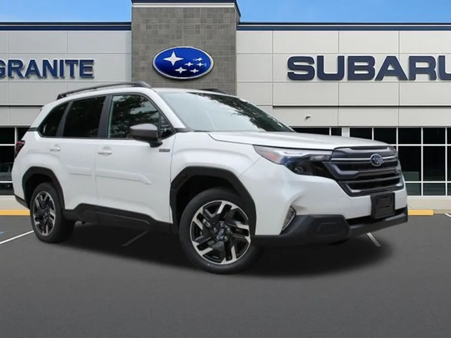 2025 Subaru Forester Premium photo 1