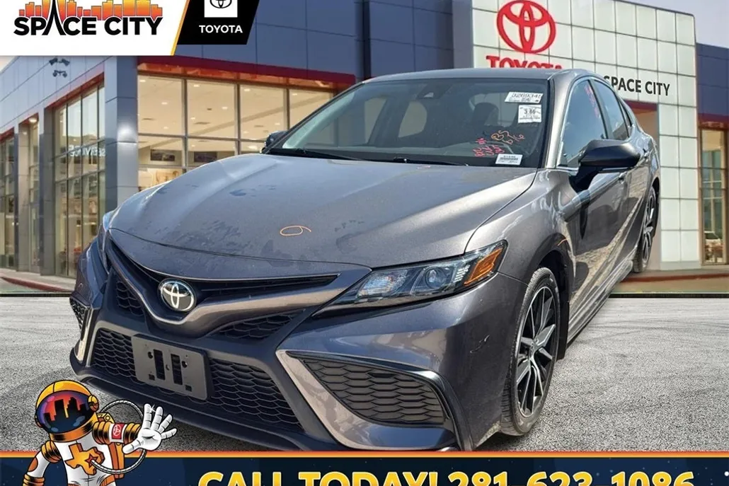 2023 Toyota Camry SE photo 1