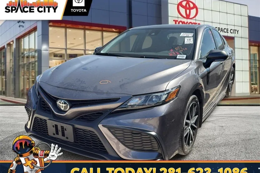 2023 Toyota Camry SE photo 1
