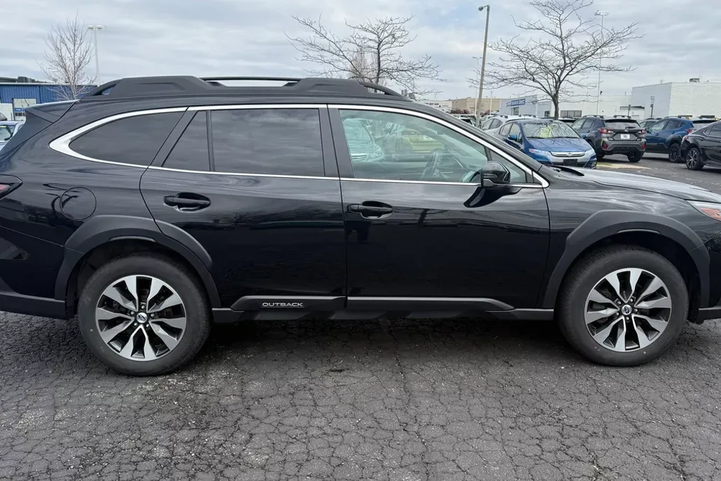2023 Subaru Outback Limited photo 1