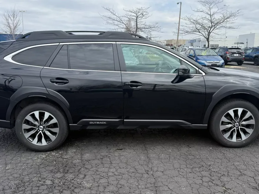 2023 Subaru Outback Limited photo 1