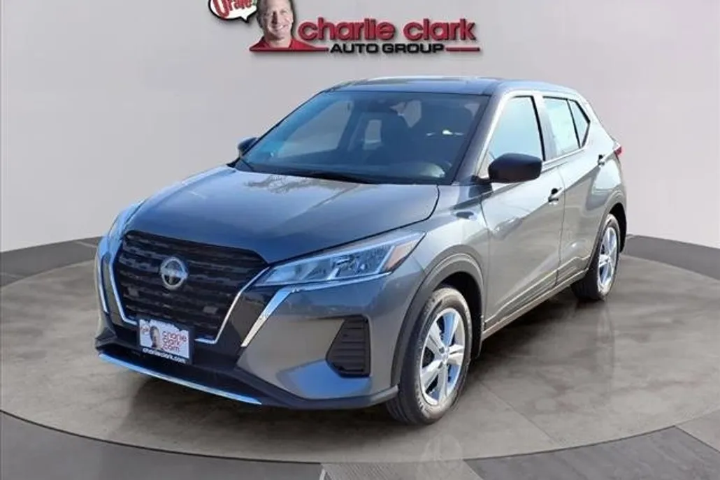 2025 Nissan Kicks Play S photo 1