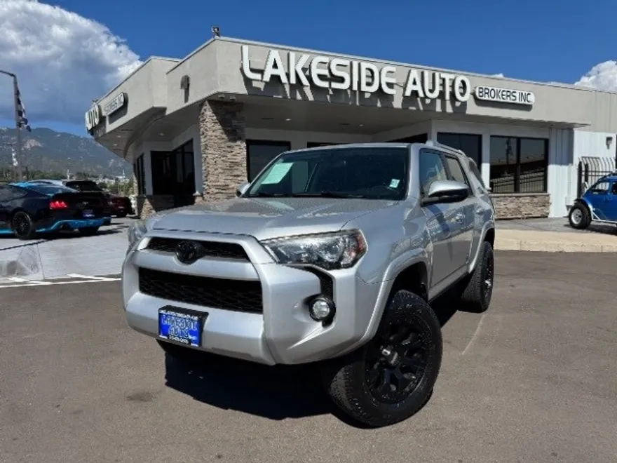 2016 Toyota 4Runner SR5 photo 1