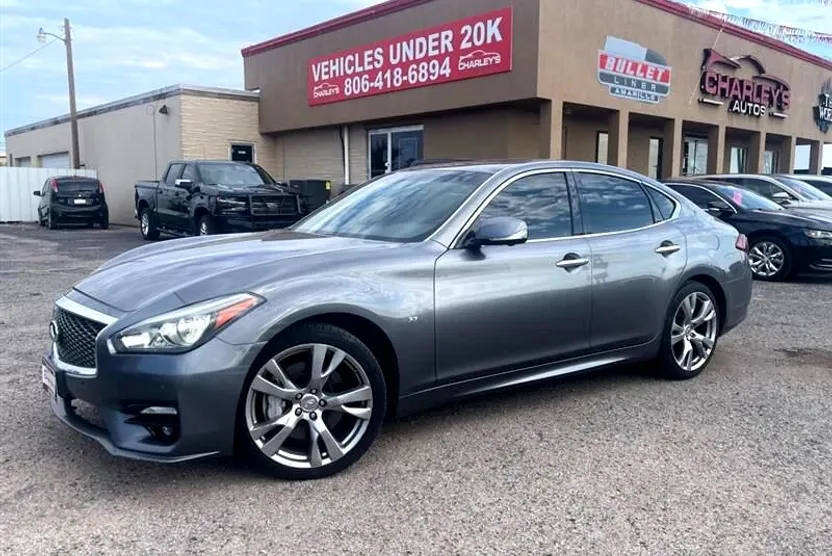 2015 Infiniti Q70 photo 1