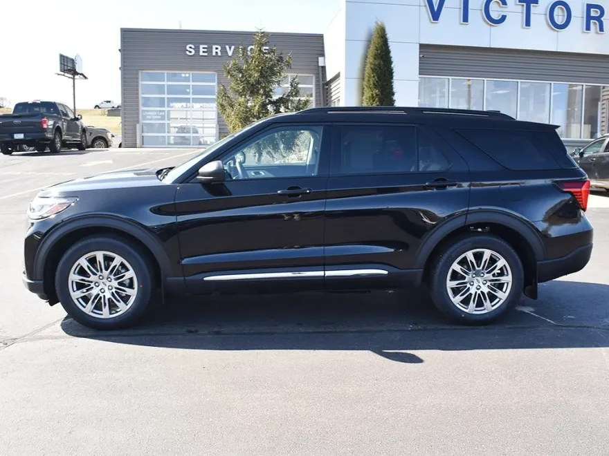 2025 Ford Explorer photo 1