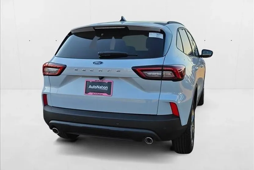 2025 Ford Escape ST-Line photo 1