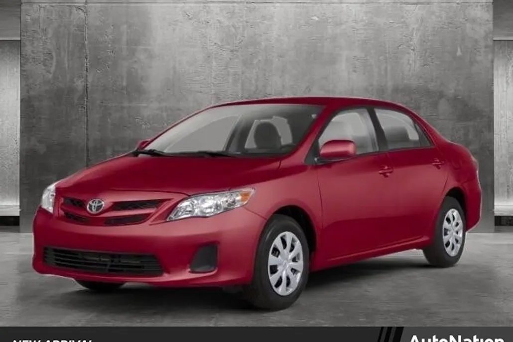 2013 Toyota Corolla LE photo 1