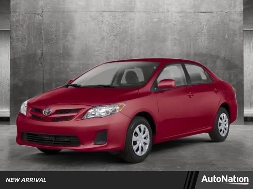 2013 Toyota Corolla LE photo 1