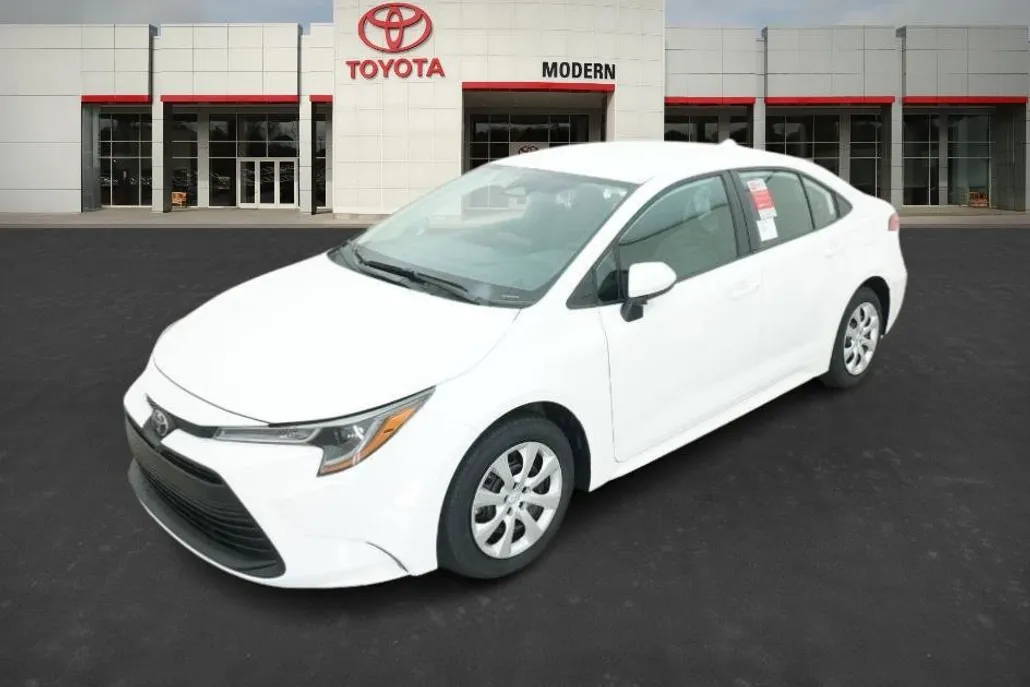 2025 Toyota Corolla LE photo 1