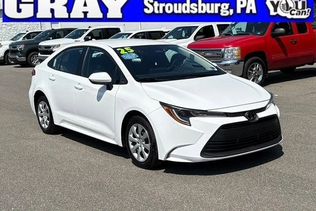 2025 Toyota Corolla LE photo 1
