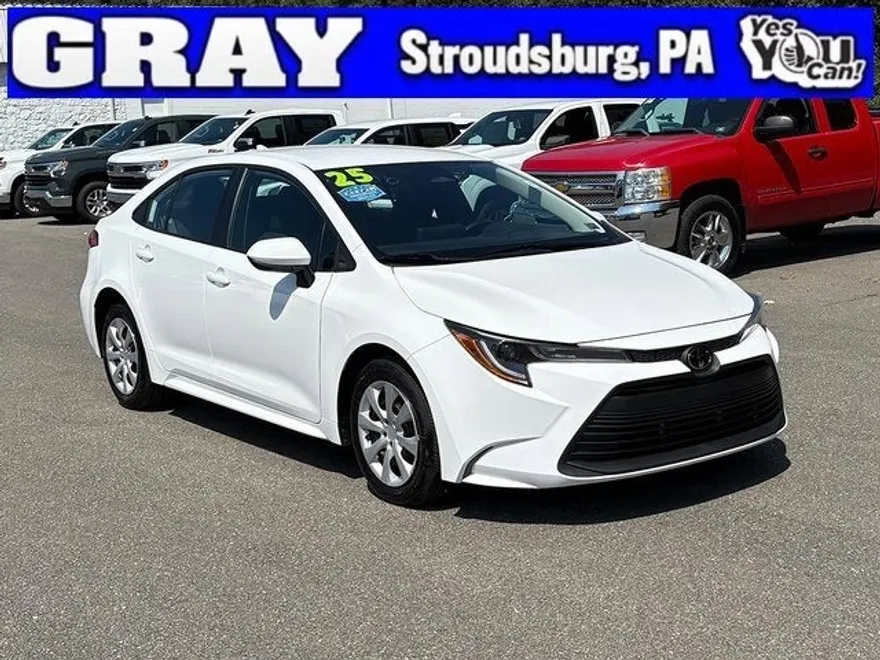 2025 Toyota Corolla LE photo 1