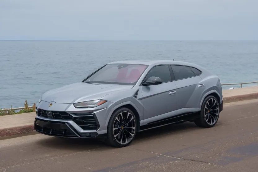 2022 Lamborghini Urus photo 1