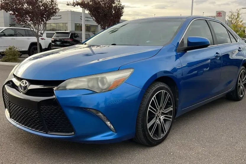2016 Toyota Camry SE photo 1