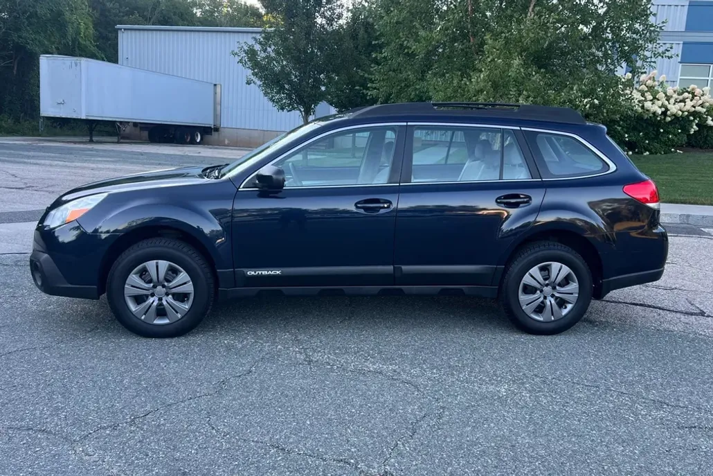 2013 Subaru Outback 2.5i photo 1