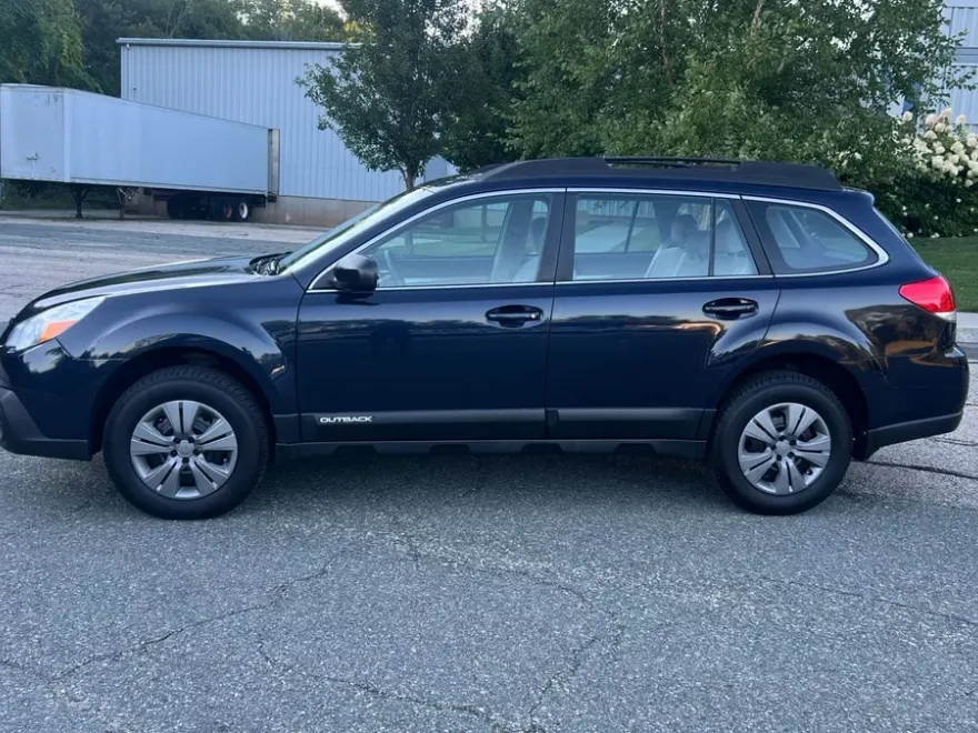 2013 Subaru Outback 2.5i photo 1