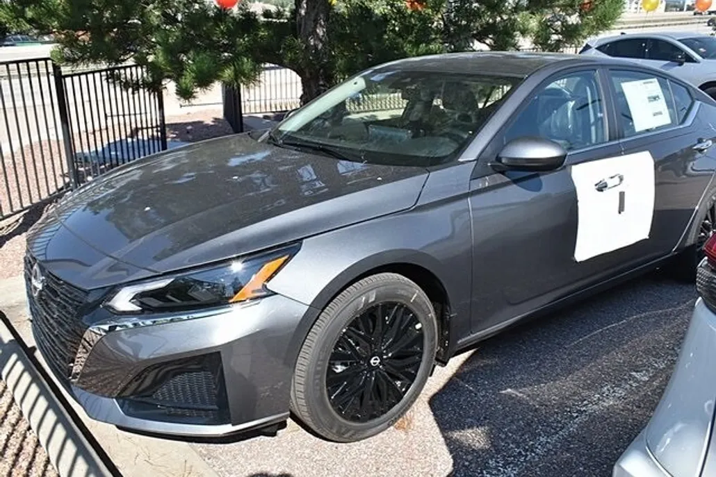2025 Nissan Altima SV photo 1