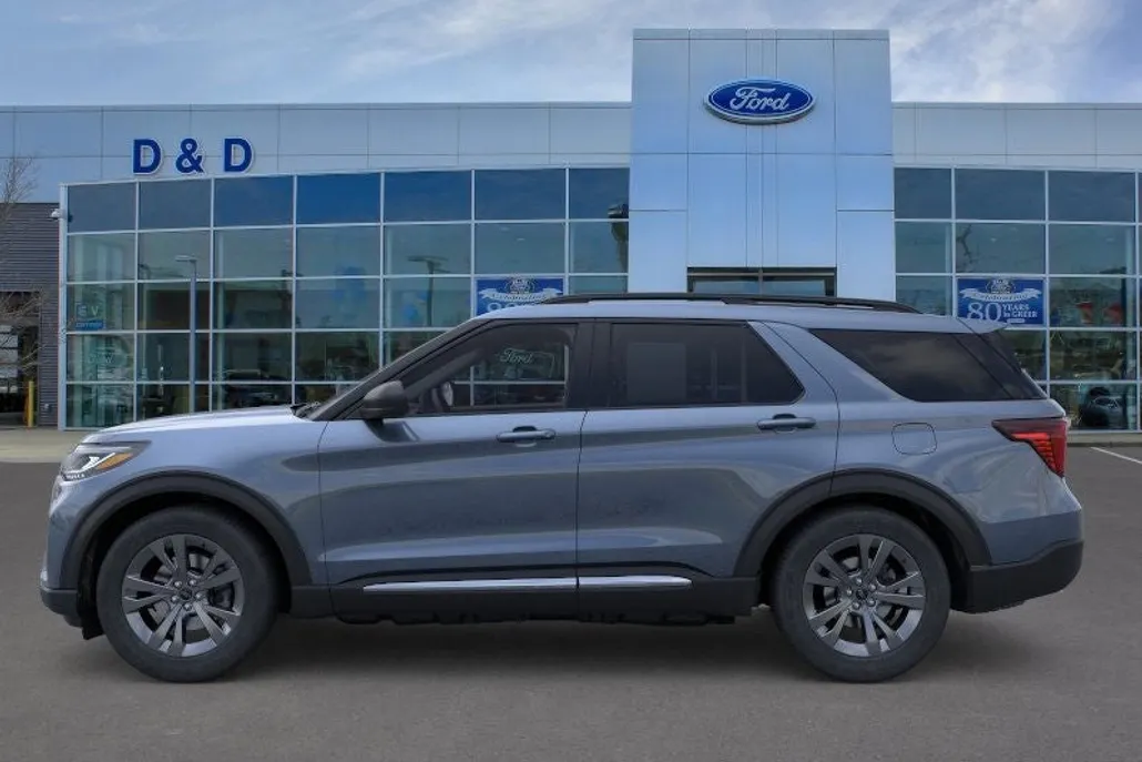 2025 Ford Explorer photo 1