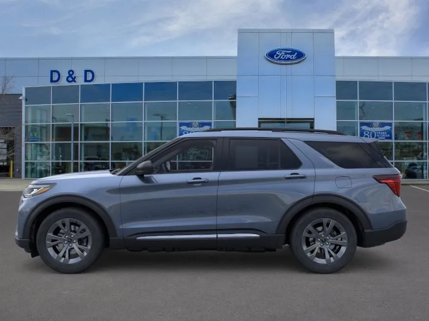 2025 Ford Explorer photo 1