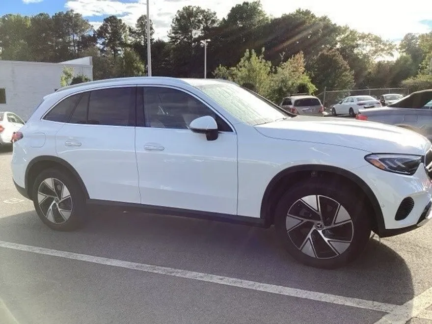 2024 Mercedes Benz GLC 300 photo 1