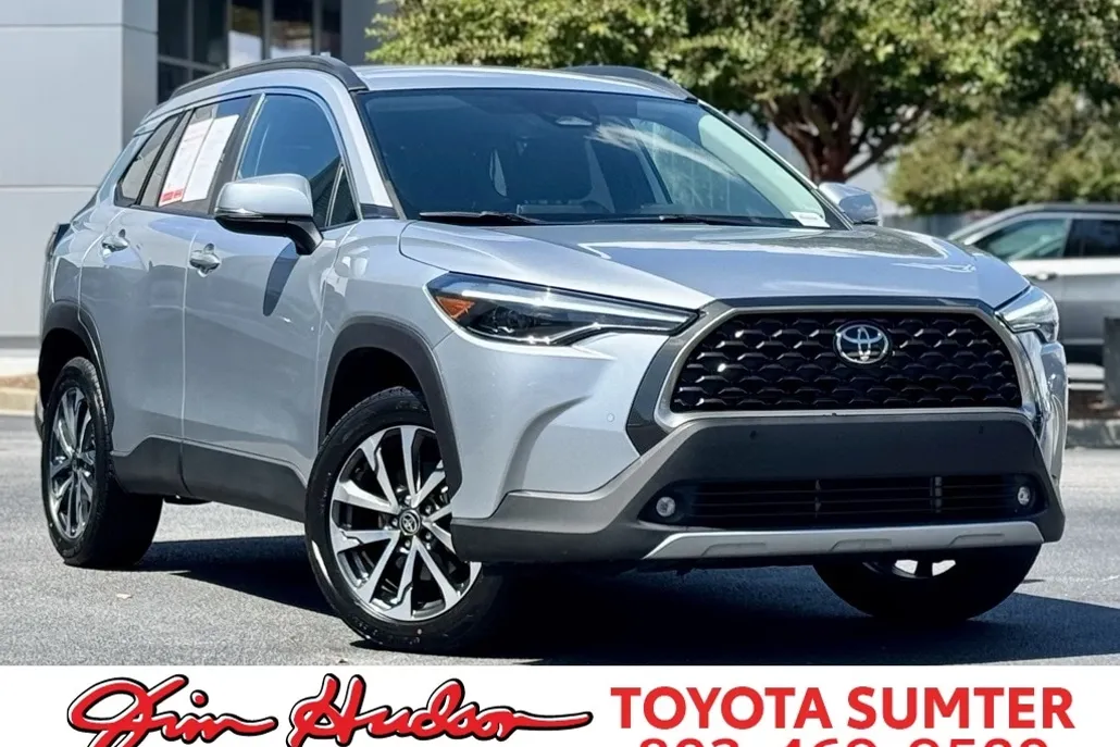 2024 Toyota Corolla Cross XLE photo 1