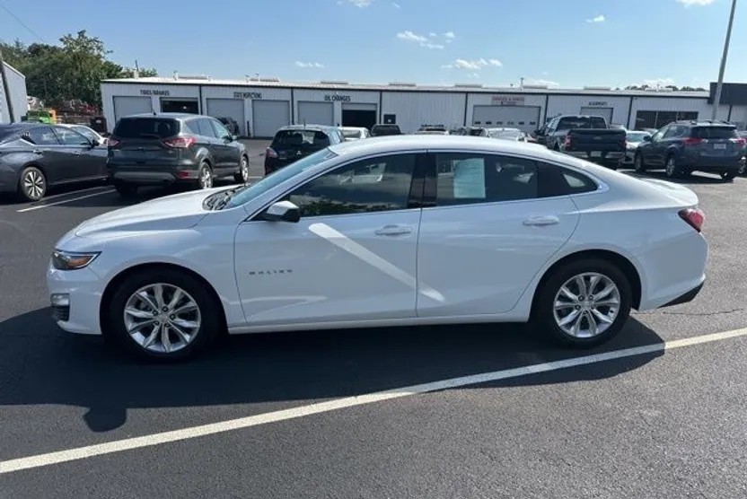 2022 Chevrolet Malibu 1LT photo 1