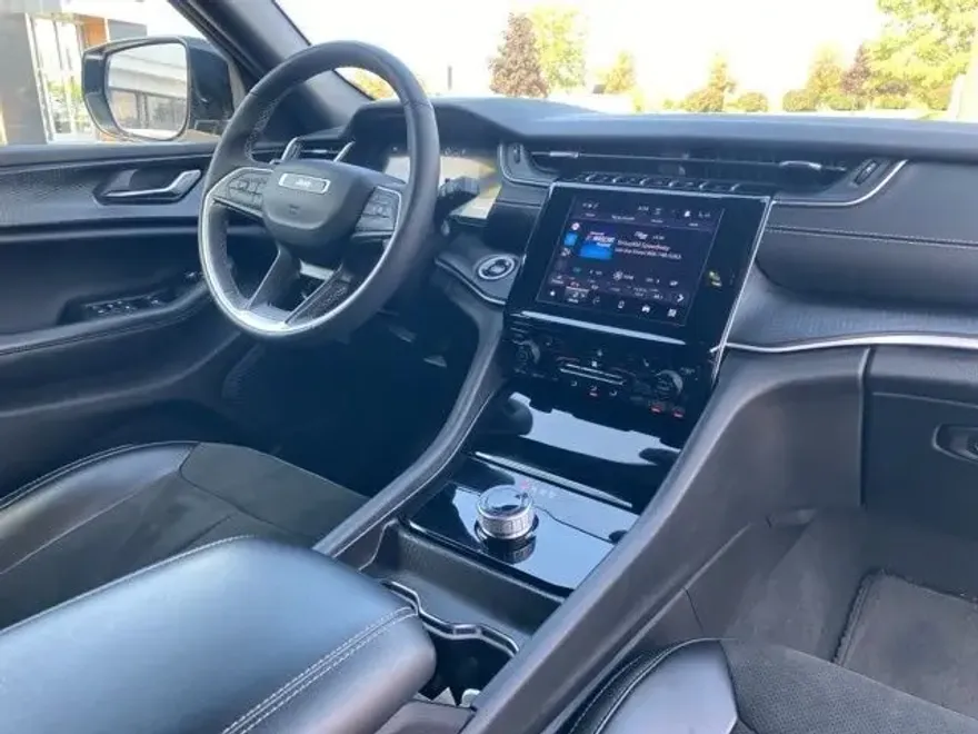 2024 Jeep Grand Cherokee Altitude photo 1