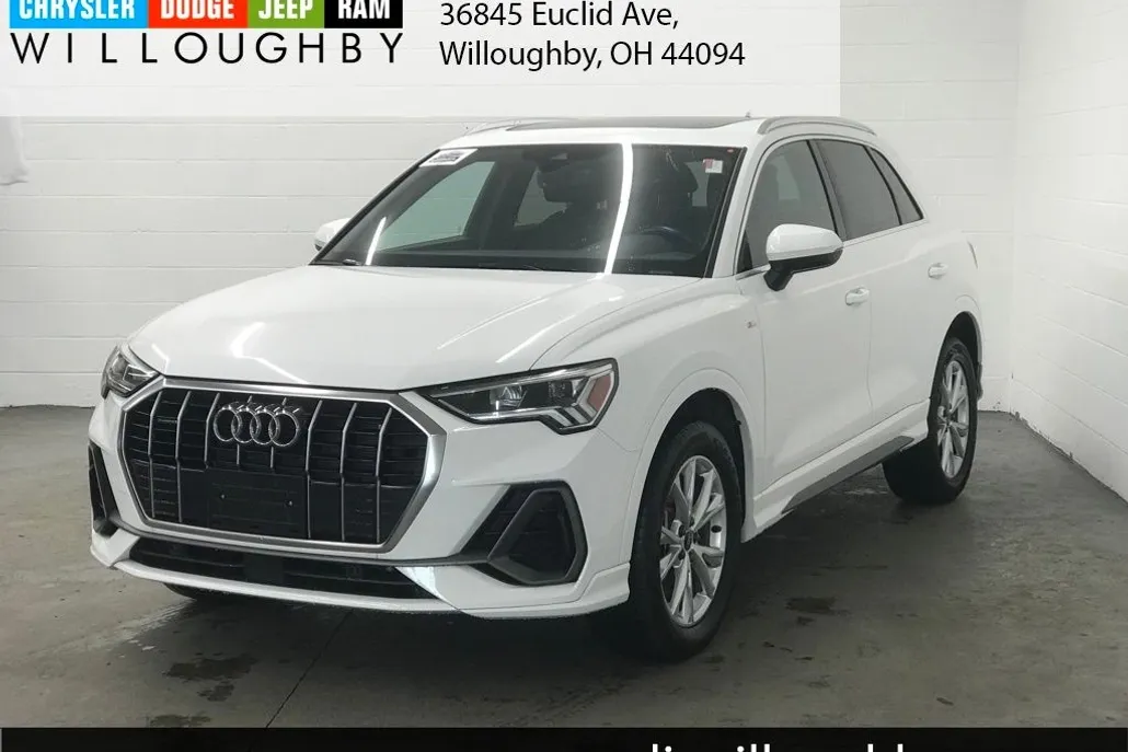 2024 Audi Q3 45 TFSI S line Premium photo 1