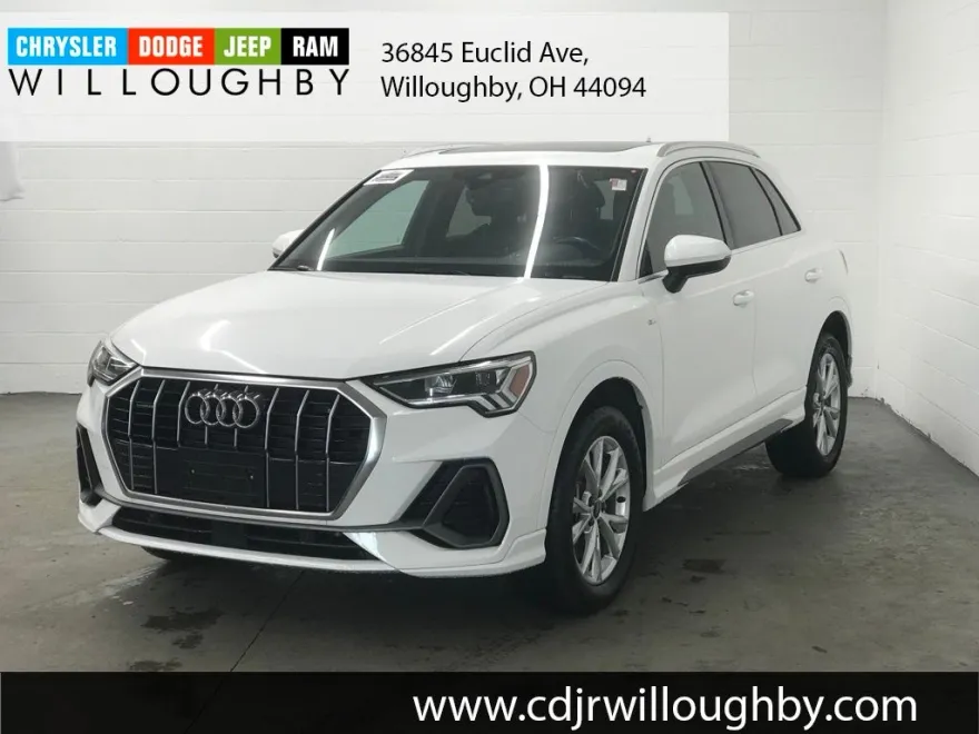 2024 Audi Q3 45 TFSI S line Premium photo 1