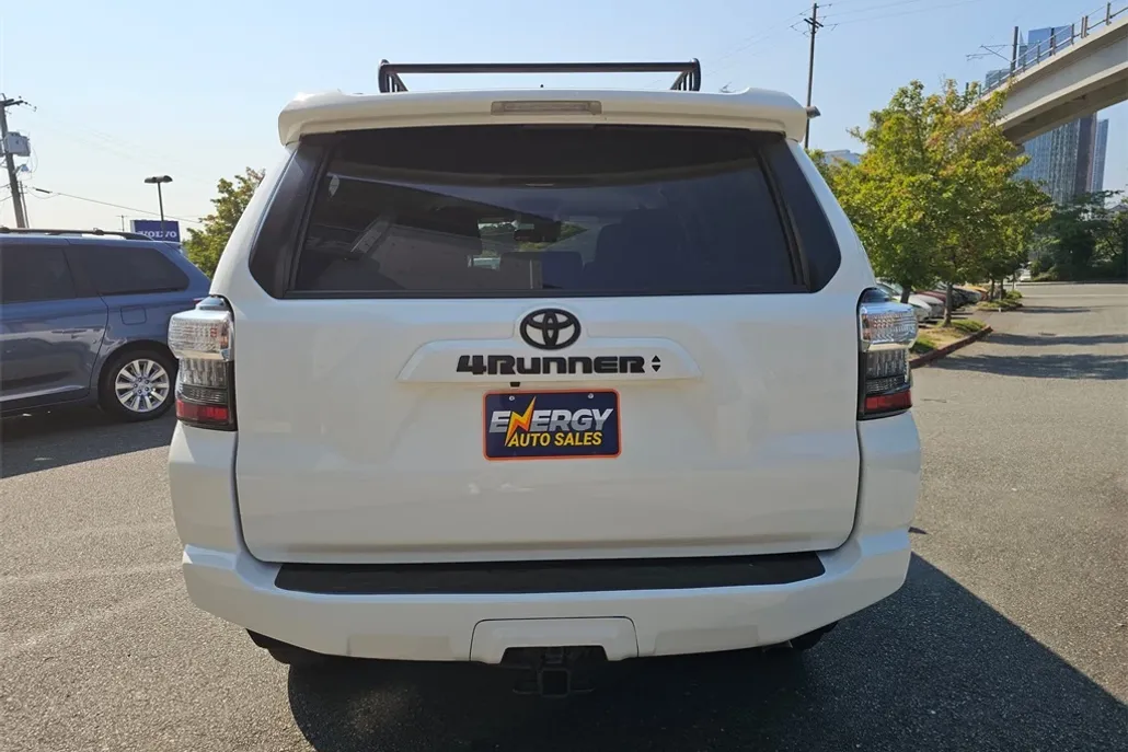 2022 Toyota 4Runner SR5 Trail photo 1
