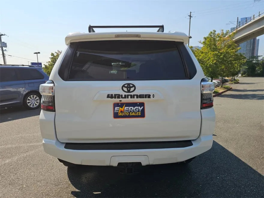 2022 Toyota 4Runner SR5 Trail photo 1
