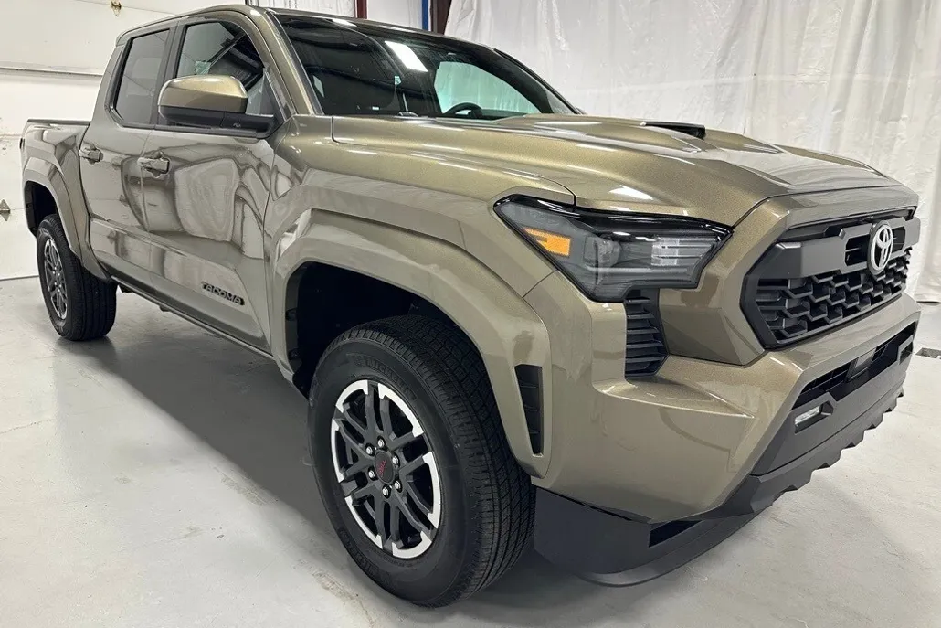 2025 Toyota Tacoma TRD Sport photo 1