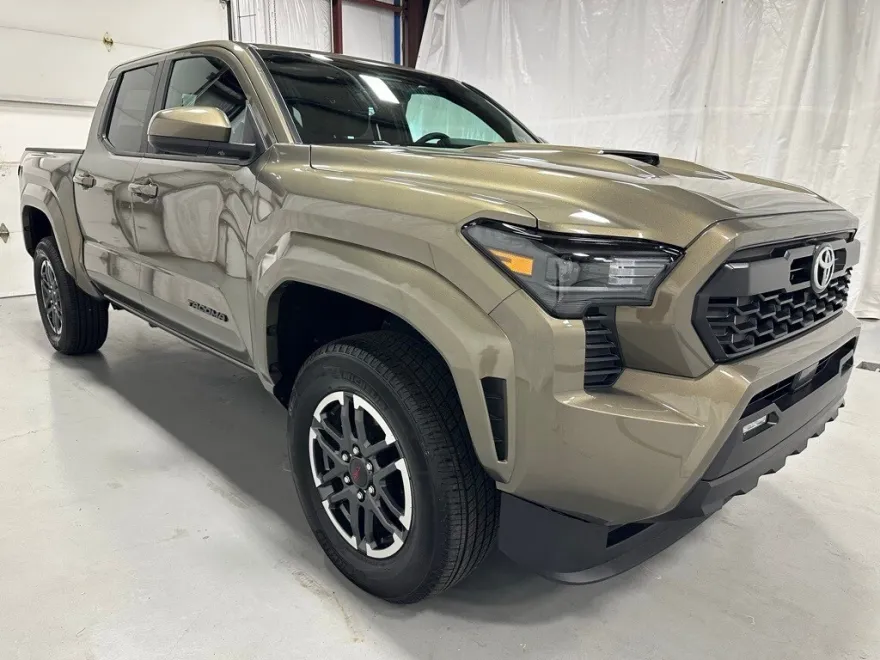 2025 Toyota Tacoma TRD Sport photo 1