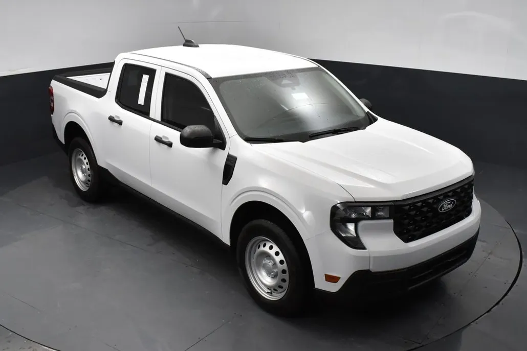2025 Ford Maverick XL photo 1