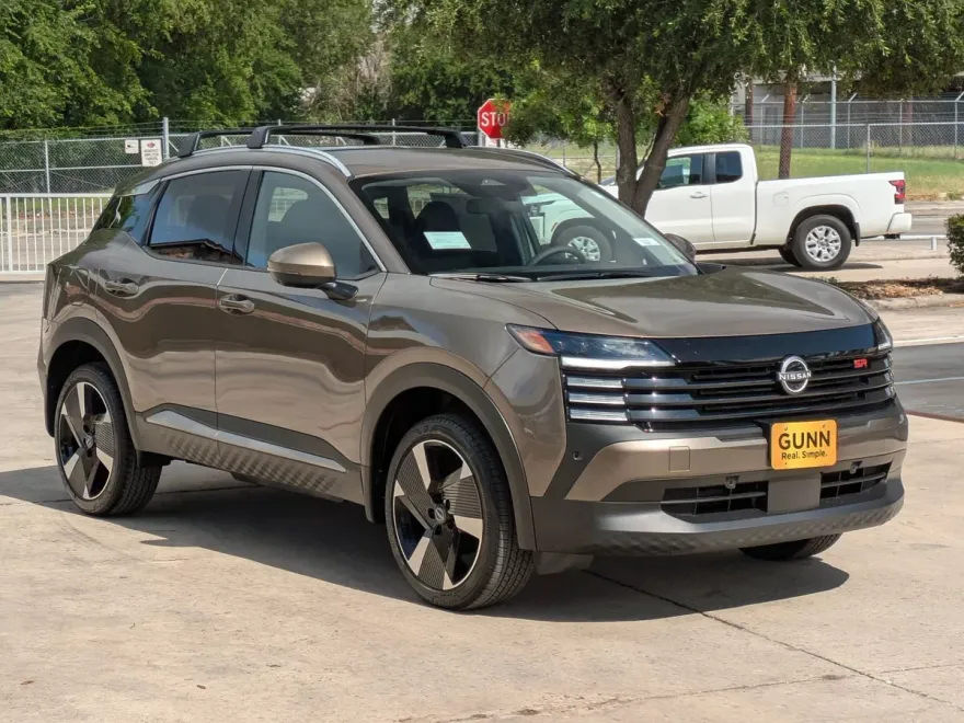 2025 Nissan Kicks SR photo 1