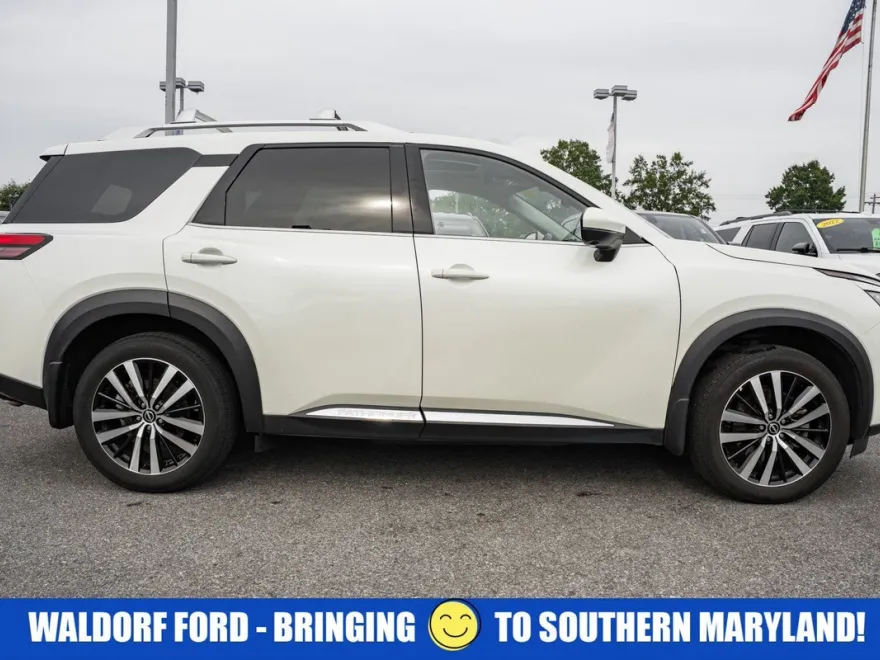 2024 Nissan Pathfinder Platinum photo 1