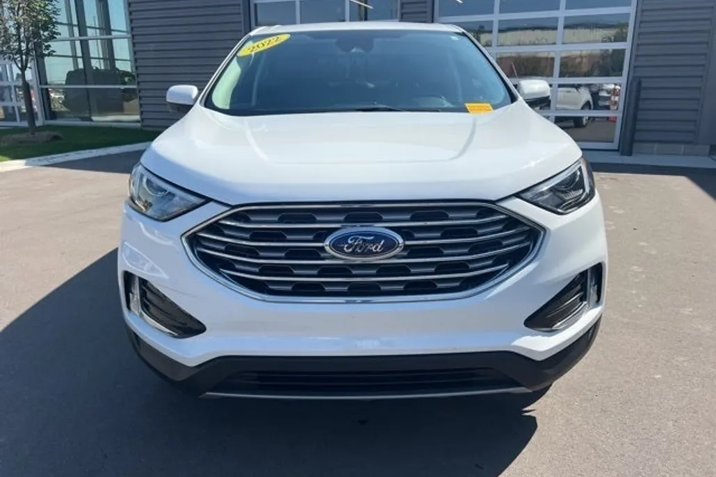 2022 Ford Edge SEL photo 1