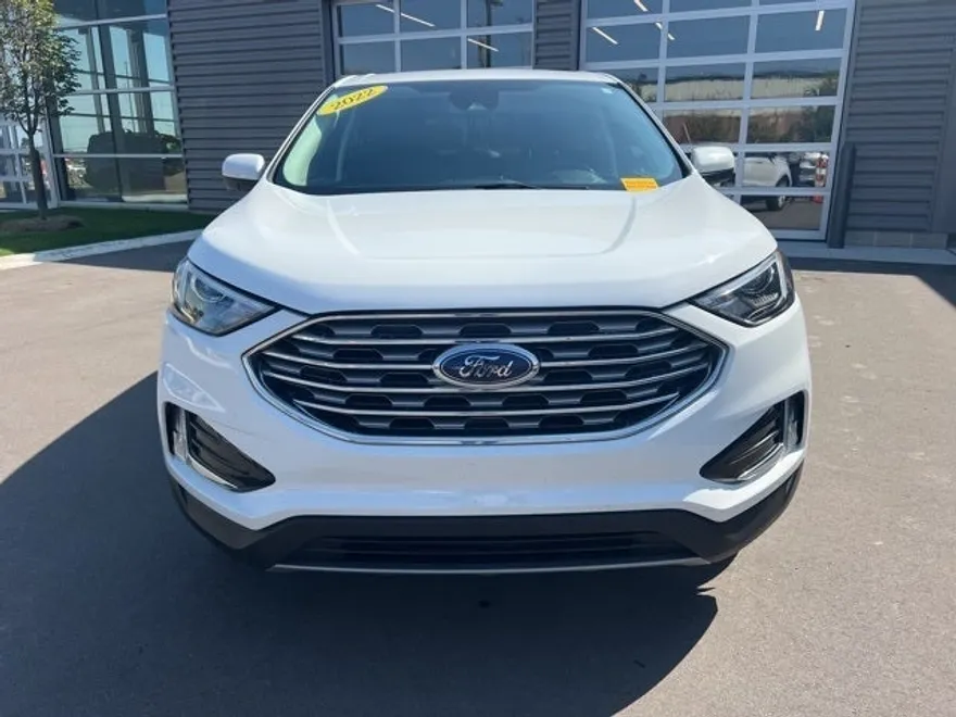 2022 Ford Edge SEL photo 1