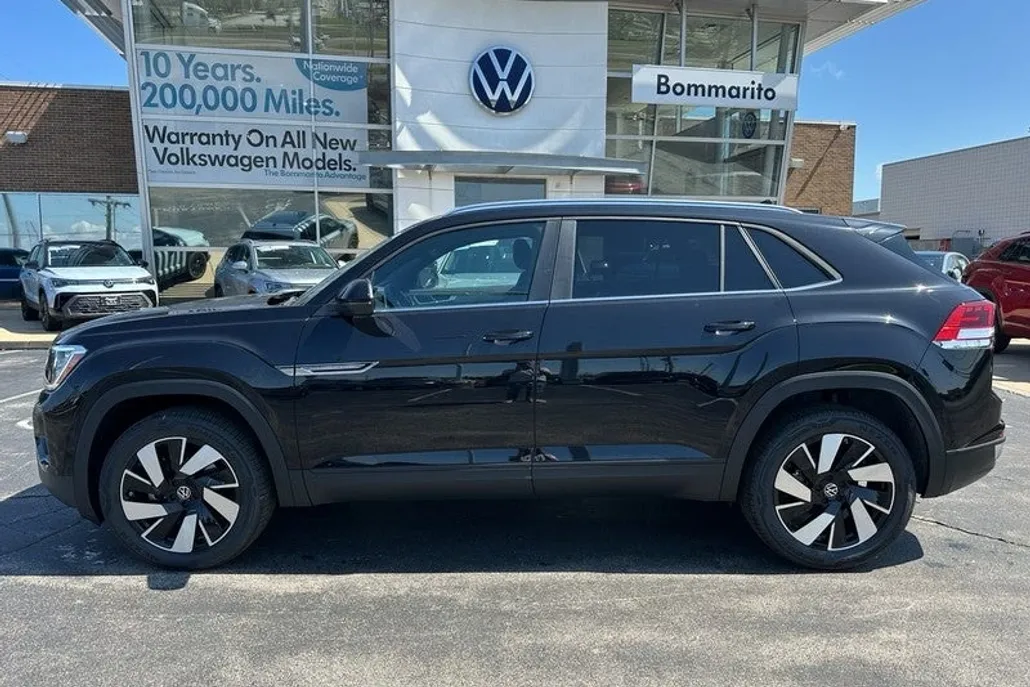 2025 Volkswagen Atlas Cross Sport SE Technology photo 1