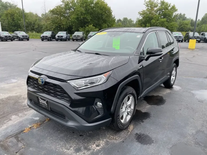 2021 Toyota RAV4 Hybrid XLE photo 1