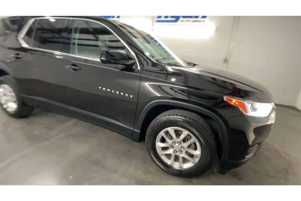 2020 Chevrolet Traverse LS photo 1