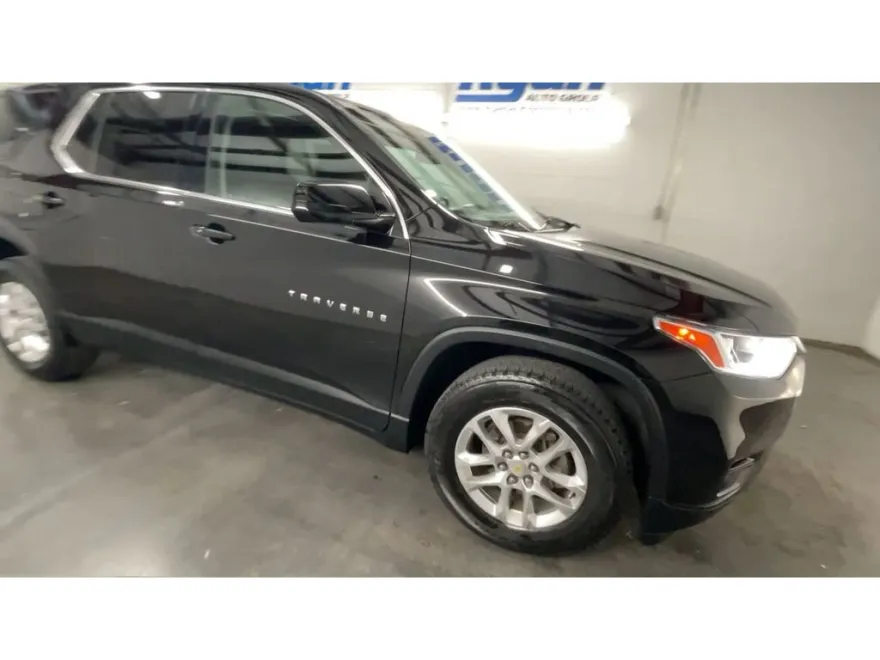 2020 Chevrolet Traverse LS photo 1