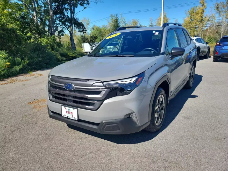 2025 Subaru Forester Premium Base photo 1