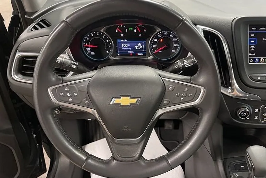 2022 Chevrolet Equinox LT photo 1