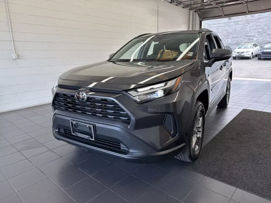 2024 Toyota RAV4 XLE photo 1