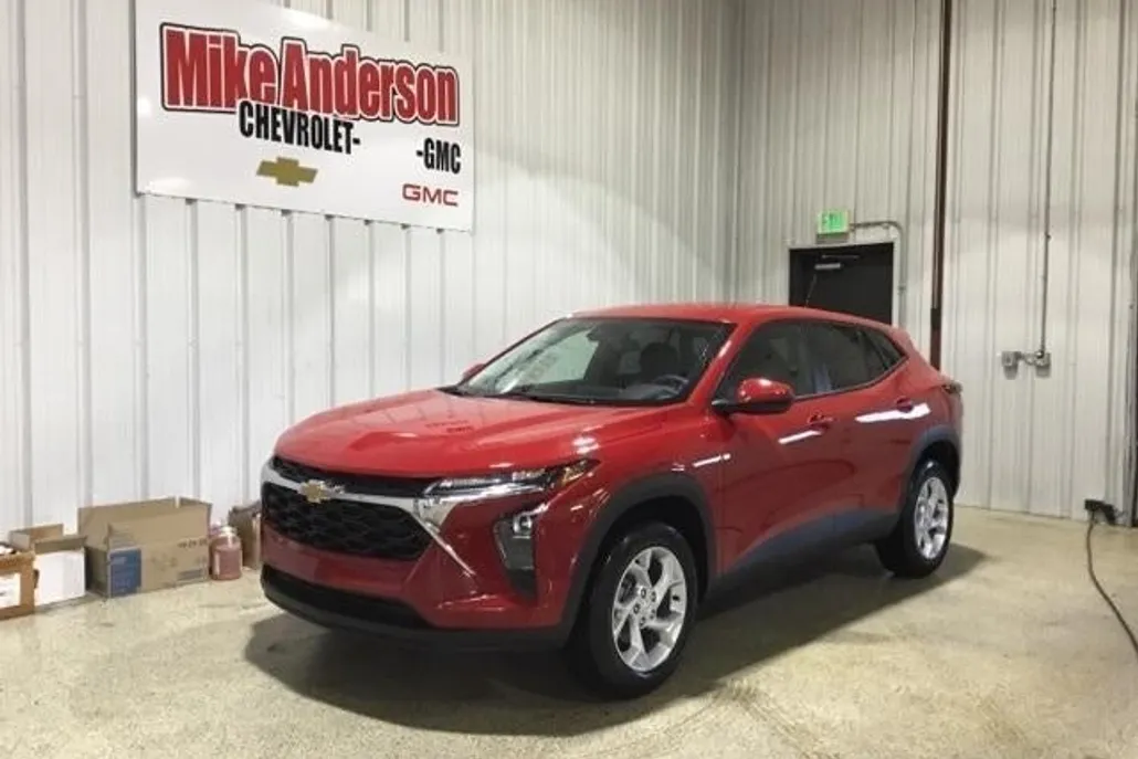 2026 Chevrolet Trax LS photo 1
