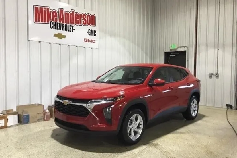 2026 Chevrolet Trax LS photo 1